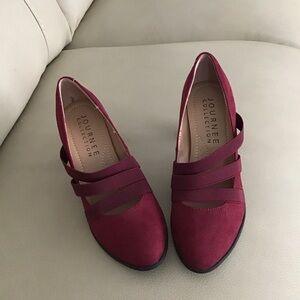 Women’s Journee  collection, Loren Stacked Heel pumps